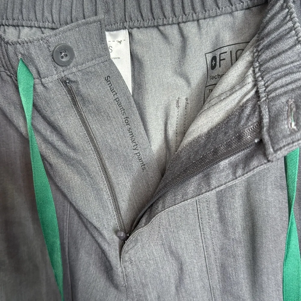 Figs Men’s Cairo Graphite Gray Cargo Scrub Pants M-293 Sz Medium Short